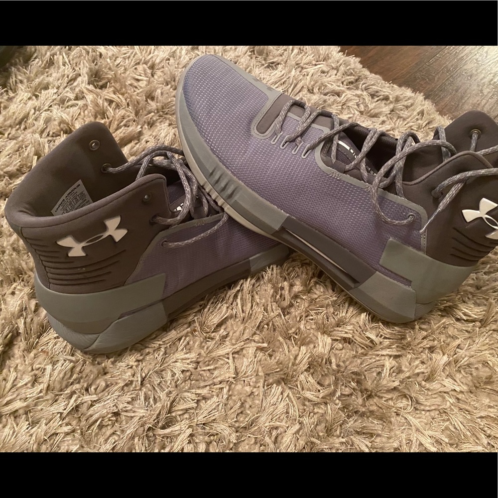 Under Armour High Top Basketball Shoee